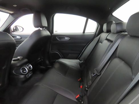 Used 2022 Alfa Romeo Giulia Sprint RWD image 16