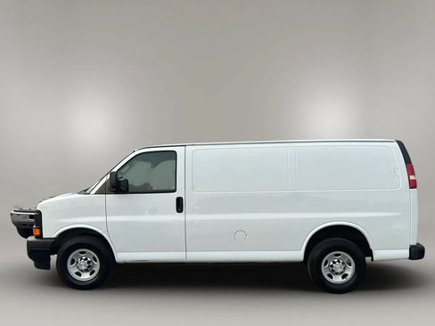 Used 2017 Chevrolet Express 2500 RWD image 7