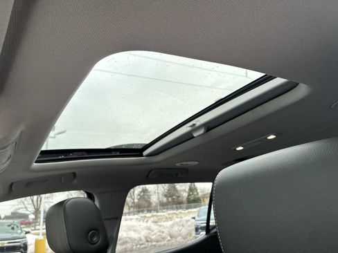 Used 2023 GMC Acadia SLT w/ Technology Package image 19