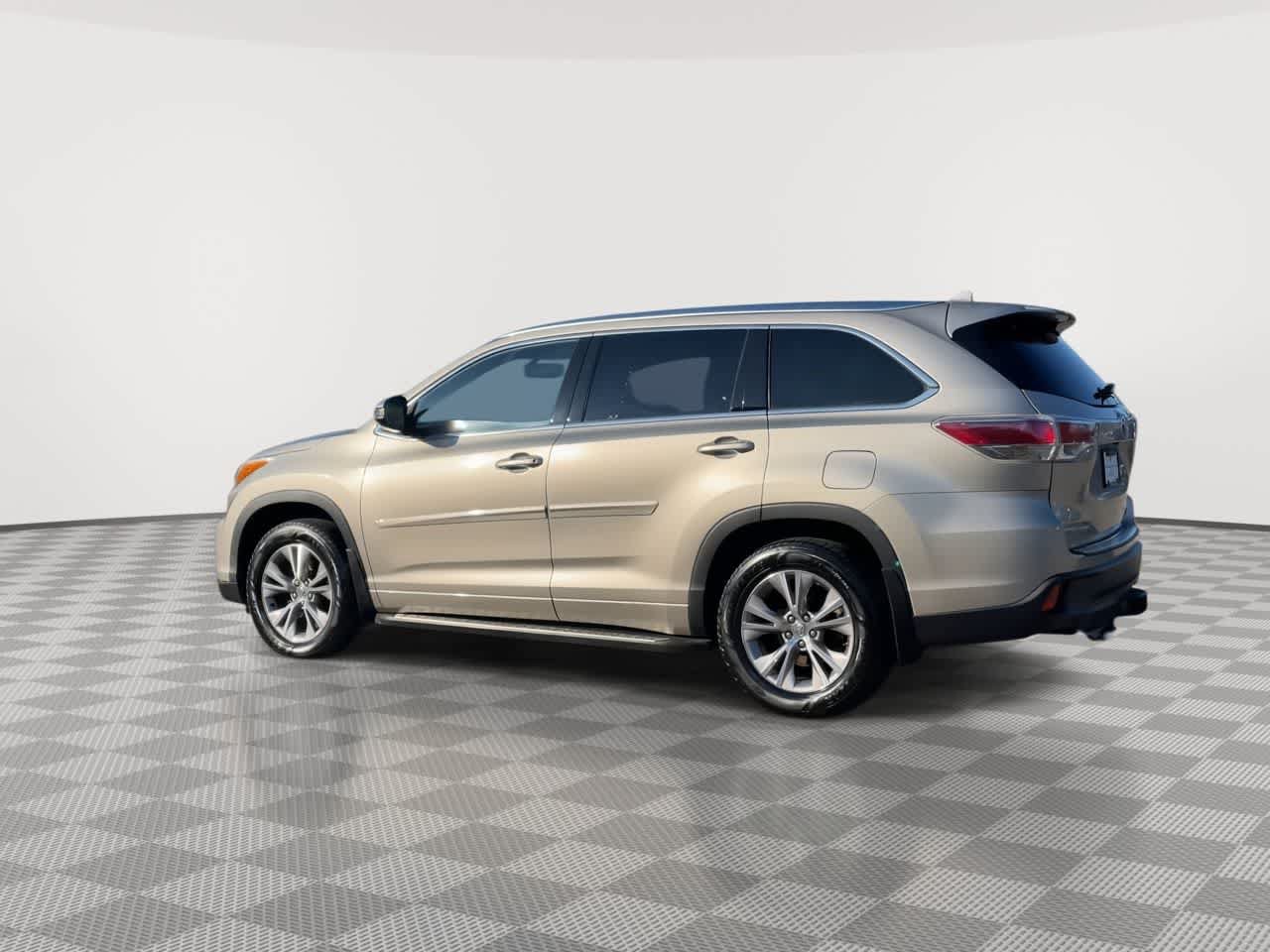 Used 2015 Toyota Highlander XLE AWD/4WD image 6