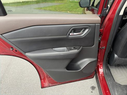 Used 2023 Nissan Rogue SL AWD/4WD image 19