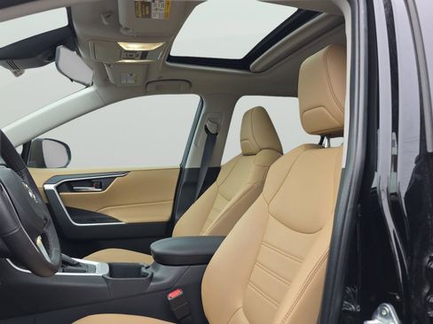 Used 2024 Toyota RAV4 XLE Premium image 59