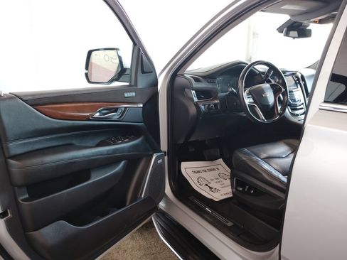 Used 2020 Cadillac Escalade ESV Luxury RWD image 20