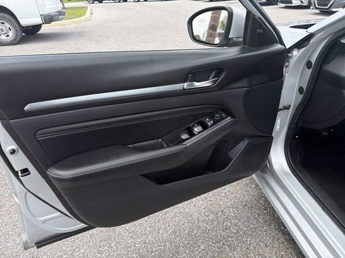 Used 2021 Nissan Altima 2.5 SV FWD image 14