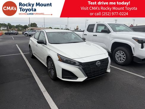 Used 2025 Nissan Altima 2.5 SV FWD image 1