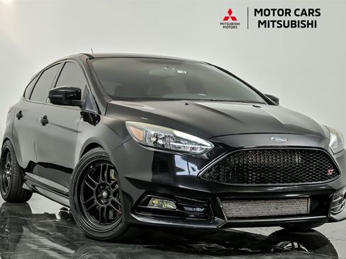 Used 2018 Ford Focus ST FWD image 1