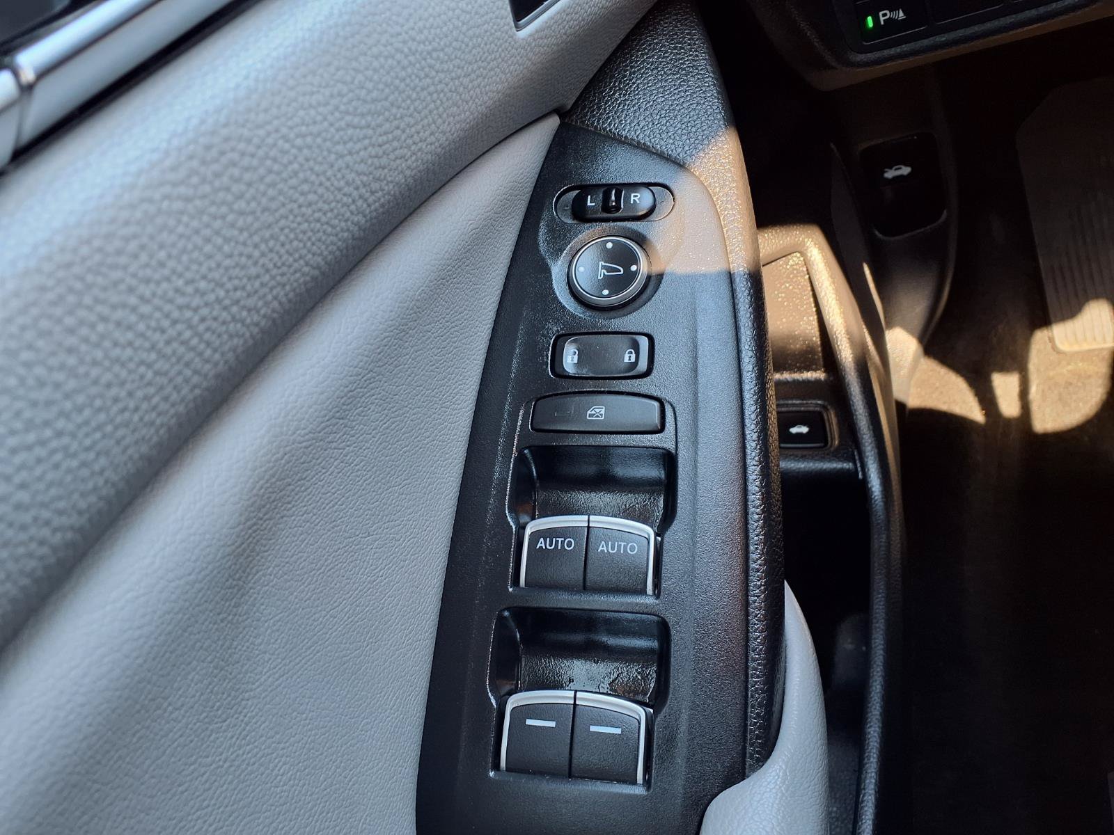 Used 2018 Honda Accord Touring image 12