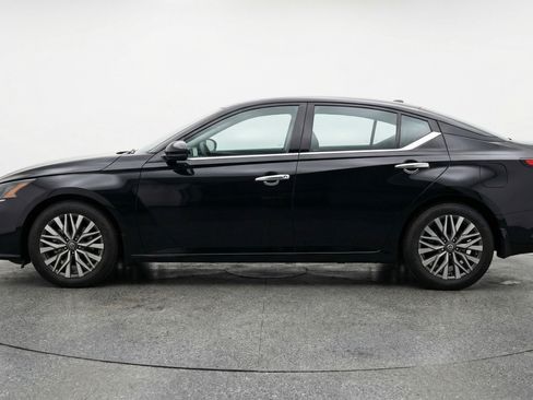 Used 2025 Nissan Altima 2.5 SV FWD image 5