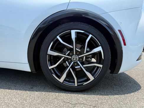 Used 2024 Toyota Prius Prime FWD image 5