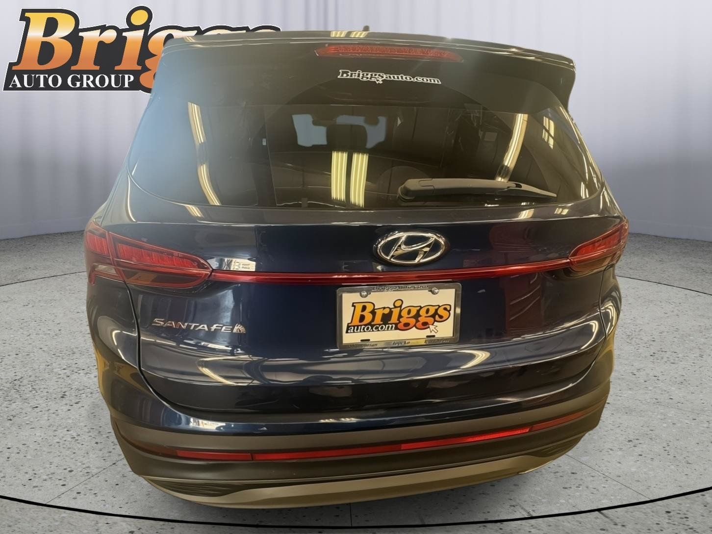 Used 2023 Hyundai Santa Fe SE FWD image 4
