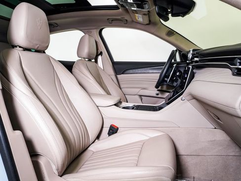 Used 2023 Maserati Grecale GT image 15