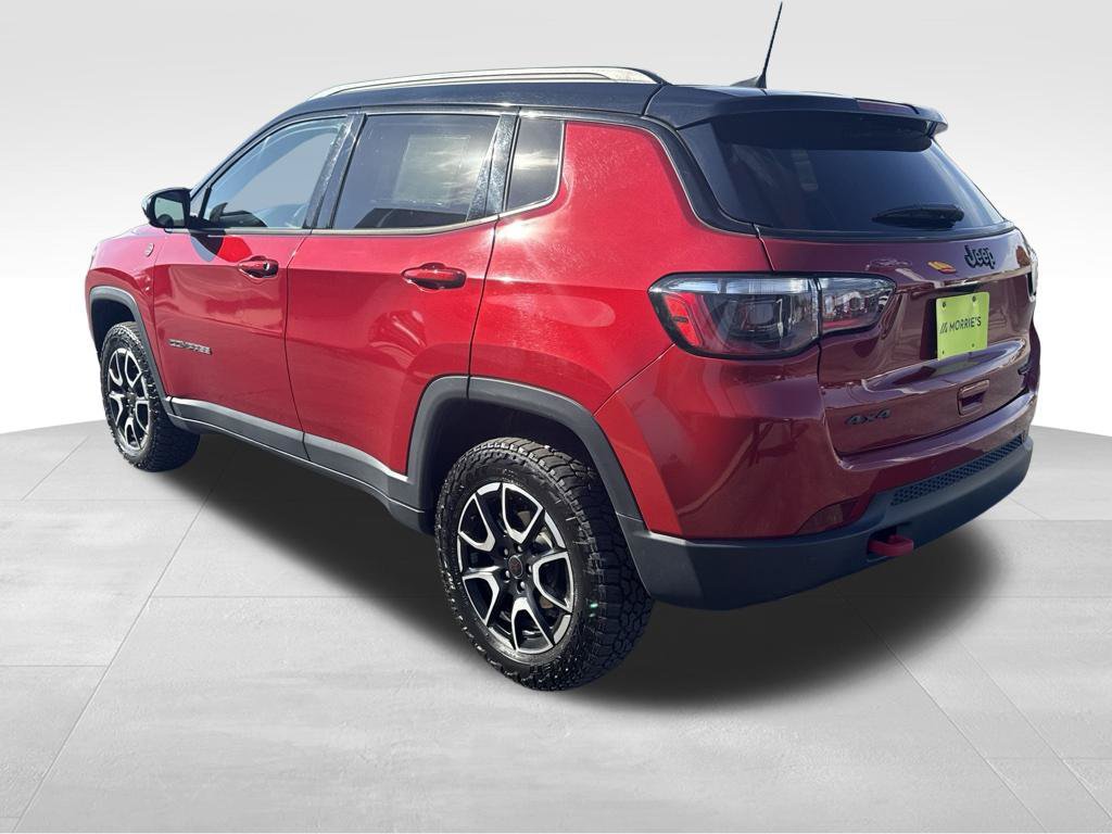 Used 2025 Jeep Compass Trailhawk AWD/4WD image 12