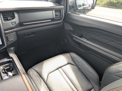 Used 2022 Ford Expedition Max Platinum AWD/4WD image 19