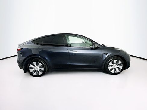 Used 2024 Tesla Model Y Long Range image 10