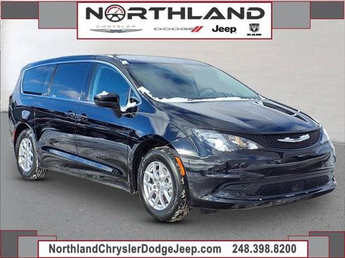 Certified 2024 Chrysler Voyager LX image 1