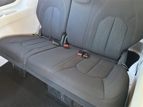 Used 2020 Chrysler Pacifica Touring image 20