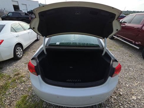Used 2015 Chevrolet Impala LT w/ Convenience Package FWD image 12