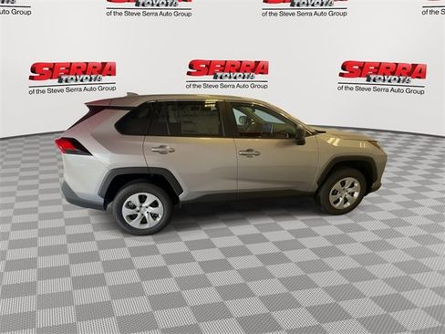 Used 2025 Toyota RAV4 LE image 9