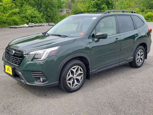 Used 2023 Subaru Forester Premium AWD/4WD image 1
