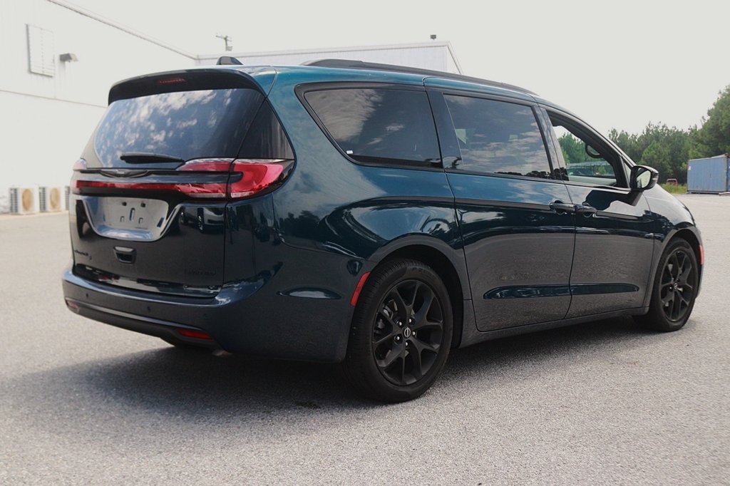Used 2025 Chrysler Pacifica Limited FWD image 7
