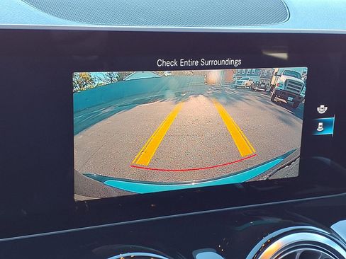 Used 2021 Mercedes-Benz GLB 250 image 10