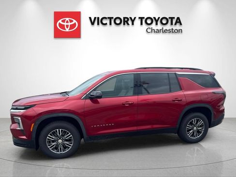 Used 2025 Chevrolet Traverse LT w/ LPO, Floor Liner Package AWD/4WD image 1