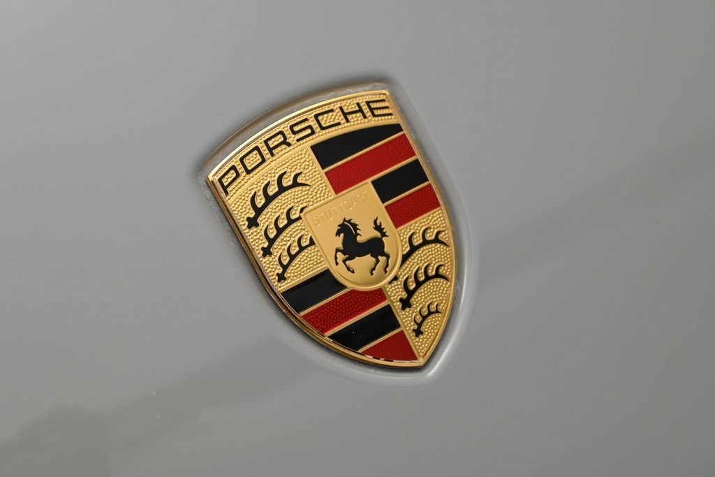 Certified 2024 Porsche Macan AWD/4WD image 33