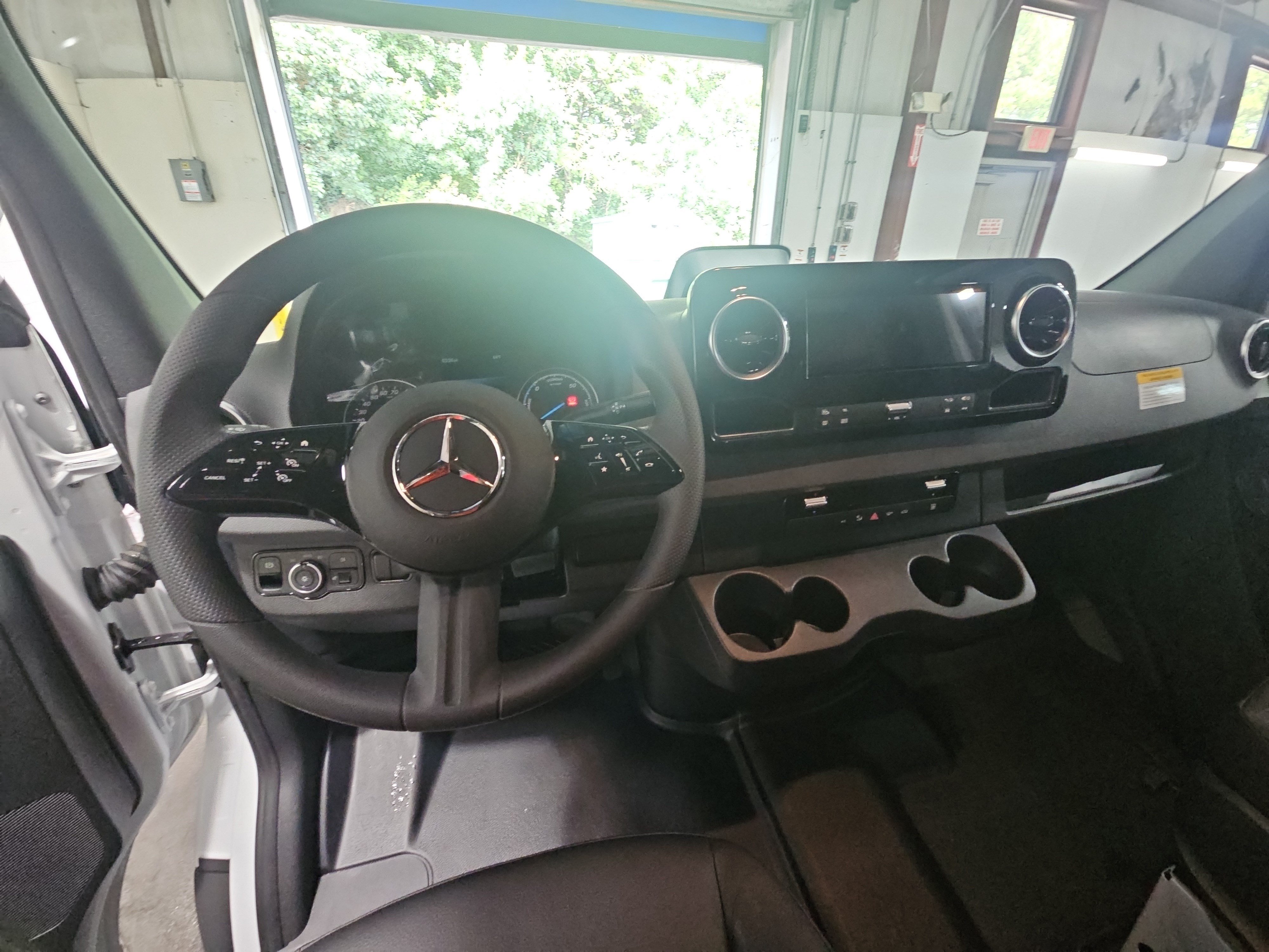 New 2025 Mercedes-Benz eSprinter 170 Cargo image 13