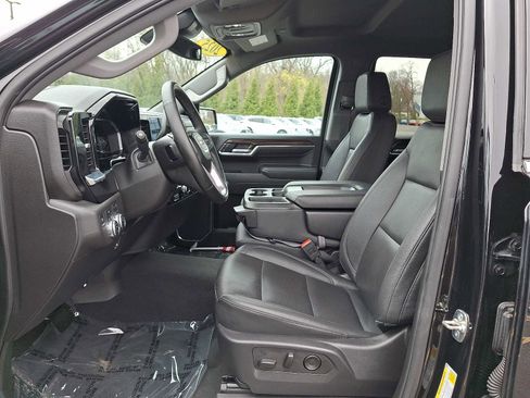 Used 2025 GMC Sierra 1500 SLT image 13