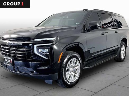 Used 2026 Chevrolet Suburban RST w/ Comfort Package AWD/4WD image 1