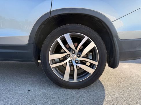 Used 2017 Honda Pilot Touring image 10