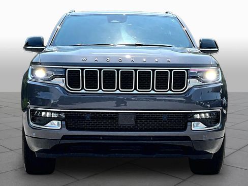 Used 2025 Jeep Wagoneer 4WD image 3