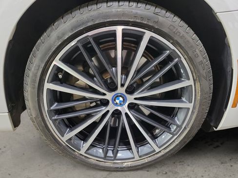 Used 2023 BMW 530e w/ Executive Package image 12