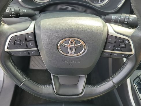 Used 2022 Toyota Highlander XLE image 26