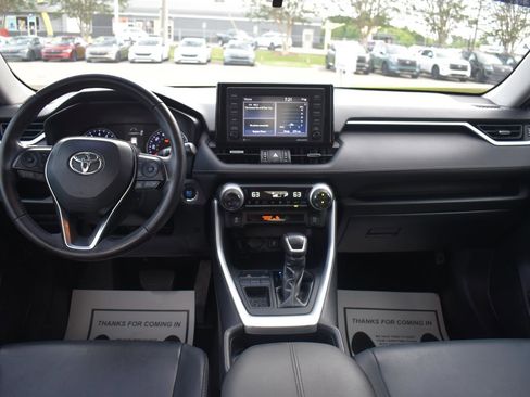 Used 2020 Toyota RAV4 XLE Premium FWD image 32