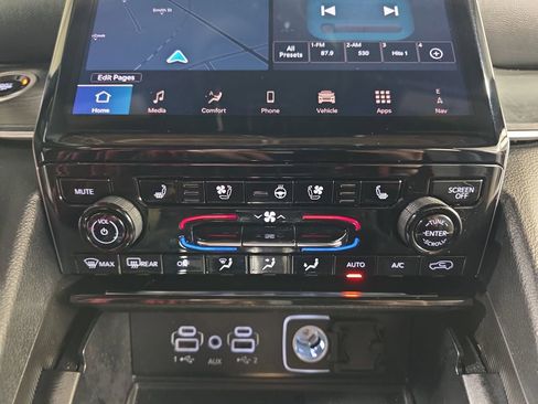 Used 2024 Jeep Grand Cherokee L Limited w/ Luxury Tech Group II image 23