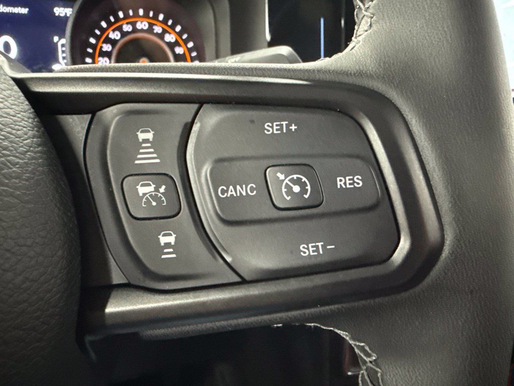 Used 2025 Jeep Gladiator Sport AWD/4WD image 22