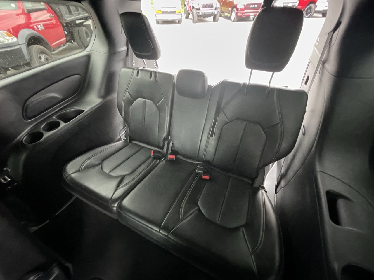 Used 2025 Chrysler Pacifica Select FWD image 38