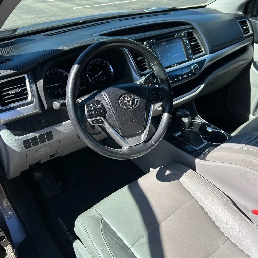 Used 2014 Toyota Highlander XLE AWD/4WD image 22