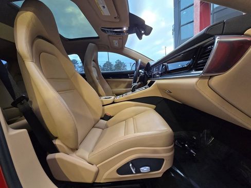 Used 2020 Porsche Panamera image 23