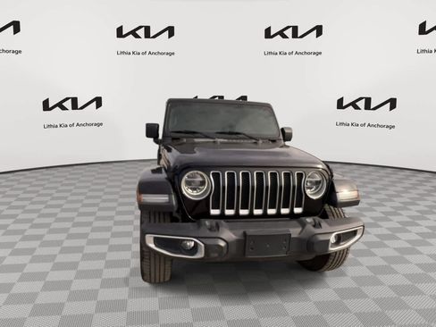 Used 2020 Jeep Wrangler Unlimited Sahara AWD/4WD image 4