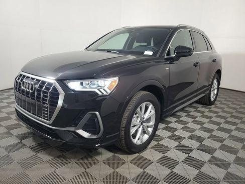 Used 2023 Audi Q3 2.0T Premium Plus w/ Premium Plus Package image 3