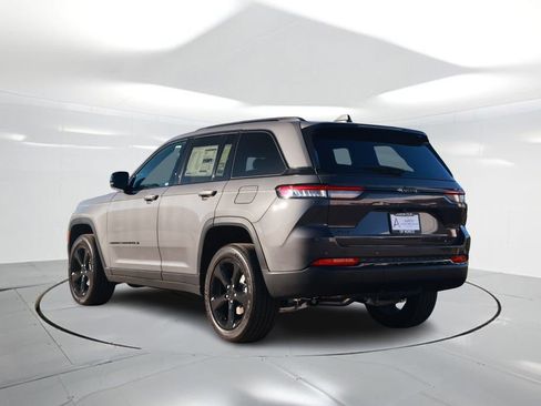 New 2025 Jeep Grand Cherokee Altitude image 2