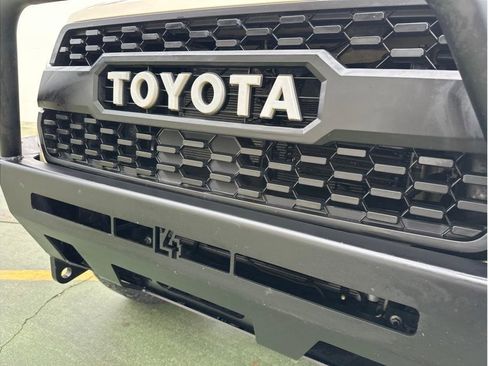 Used 2017 Toyota Tacoma TRD Off-Road image 20