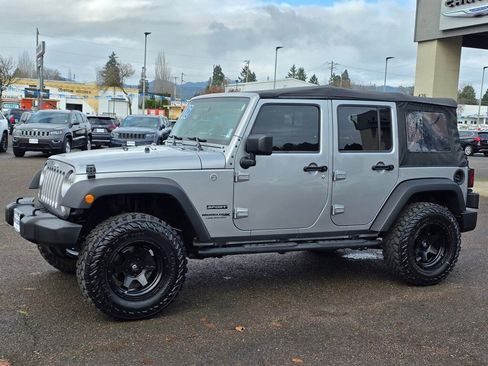 Used 2018 Jeep Wrangler Unlimited Sport w/ Connectivity Group image 32