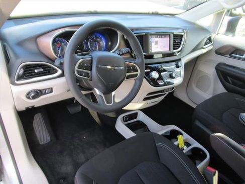 Certified 2024 Chrysler Voyager LX image 14