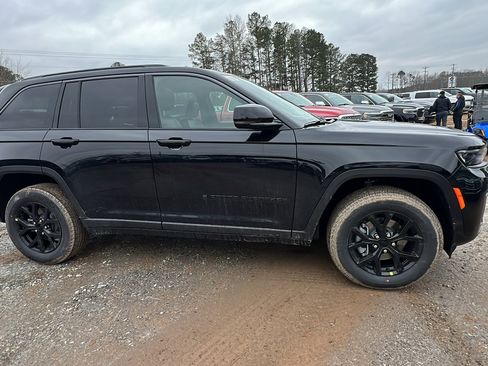 New 2026 Jeep Grand Cherokee Altitude image 7