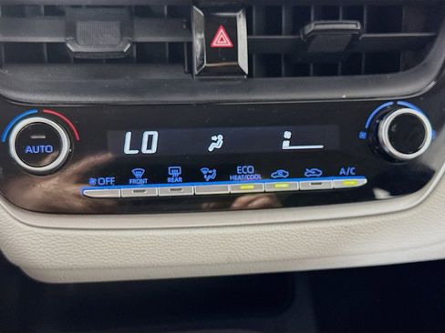 Used 2022 Toyota Corolla LE FWD image 22