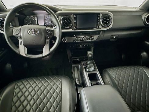 Used 2022 Toyota Tacoma TRD Off-Road image 16