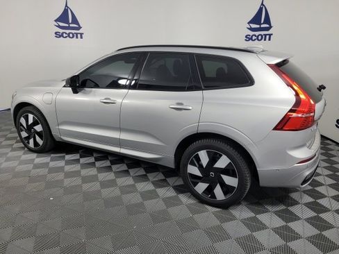 Used 2023 Volvo XC60 T8 Plus w/ Climate Package image 4